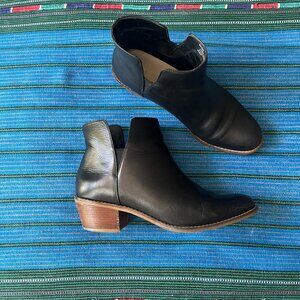 Cole Haan black leather chelsea boot size 7.5